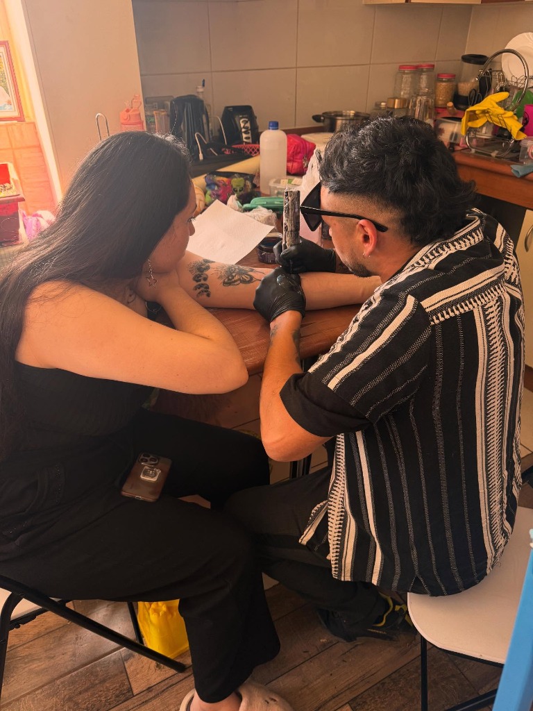 Mendoza Art Tattoo trabajando